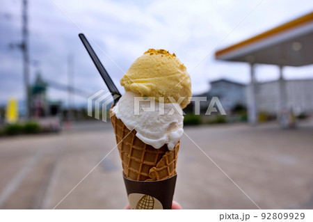 嶽きみを使ったアイスクリームダブル（青森県弘前市） 92809929