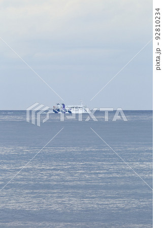 北海道 江差 江差沖を航行中のハートランドフェリーカランセ奥尻 北海道 江差 江差沖を航行中のハートランドフェリーカランセ奥尻 92810234
