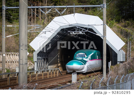 青函トンネル公園で見る新幹線（青森県） 92810295