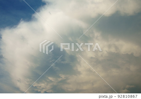 大雨を降らせたあとの雲 大雨を降らせたあとの雲 92810867