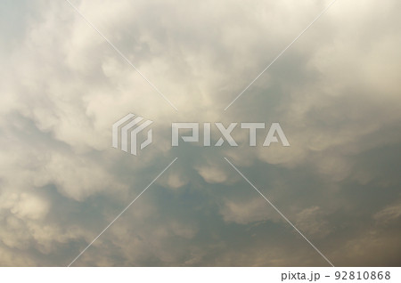 大雨を降らせたあとの雲 大雨を降らせたあとの雲 92810868