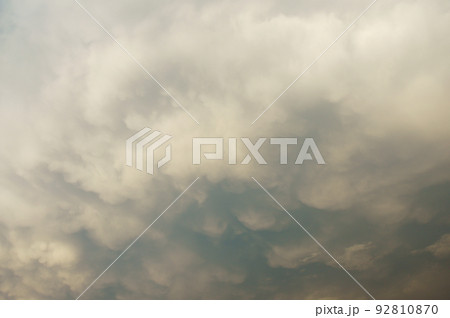 大雨を降らせたあとの雲 大雨を降らせたあとの雲 92810870