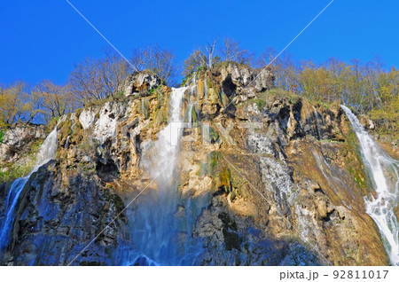 クロアチア、世界自然遺産、紅葉のプリトゥヴィチェ湖群国立公園 滝 クロアチア、世界自然遺産、紅葉のプリトゥヴィチェ湖群国立公園 滝 92811017