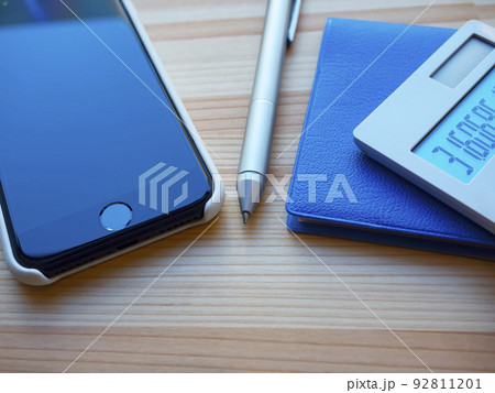 手帳、スマホのビジネスイメージ 手帳、スマホのビジネスイメージ 92811201