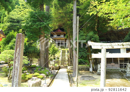 不動院岩屋堂 （国重要文化財・日本三大投入堂・日本三大不動明王） 【鳥取県八頭郡若狭町岩屋堂】 92811642