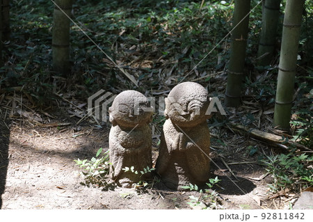 京都嵐山竹林の小径、お地蔵さん 92811842