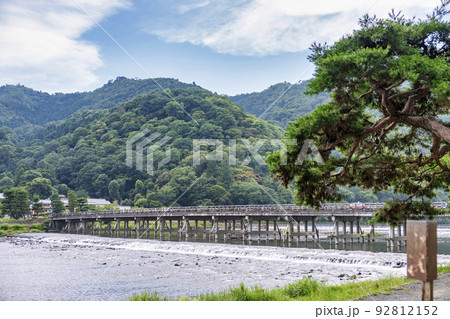 夏の京都嵐山 夕暮れの桂川と渡月橋 京都府京都市 夏の京都嵐山 夕暮れの桂川と渡月橋 京都府京都市 92812152