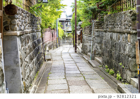 夏の東山 石塀小路 京都府京都市 夏の東山 石塀小路 京都府京都市 92812321