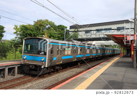 奈良線 稲荷駅で停車する205系電車 奈良線 稲荷駅で停車する205系電車 92812673