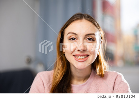 Portrait of a positive young woman 92813104