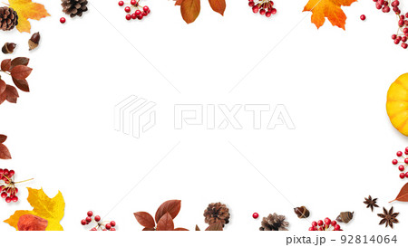 秋をイメージした素材 92814064