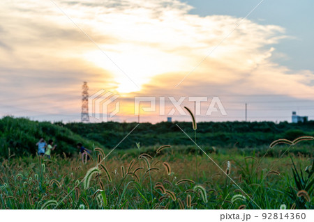 のどかな田舎の夕景 92814360
