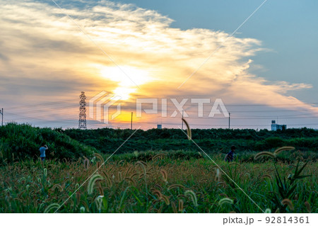 のどかな田舎の夕景 92814361