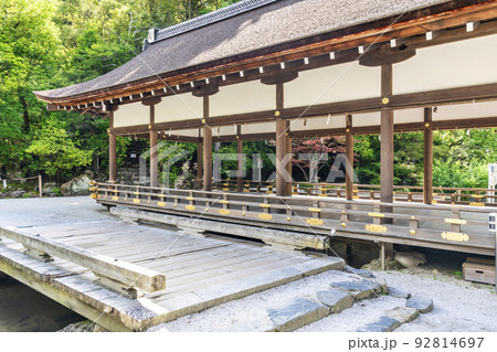 夏の京都 上賀茂神社(加茂別雷神社) 境内の御物井川(御物忌川) 京都府京都市 夏の京都 上賀茂神社(加茂別雷神社) 境内の御物井川(御物忌川) 京都府京都市 92814697