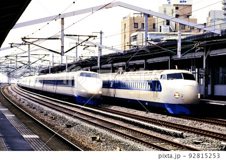 1999年　山陽新幹線0系こだまを追い抜く100系ひかり 92815253