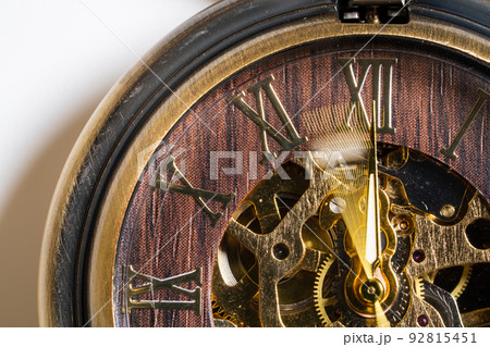 0時に近づく秒針 0時に近づく秒針 92815451
