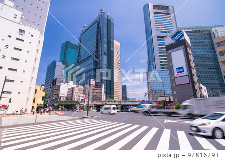 《東京都》青空の東京都市風景・汐留 《東京都》青空の東京都市風景・汐留 92816293