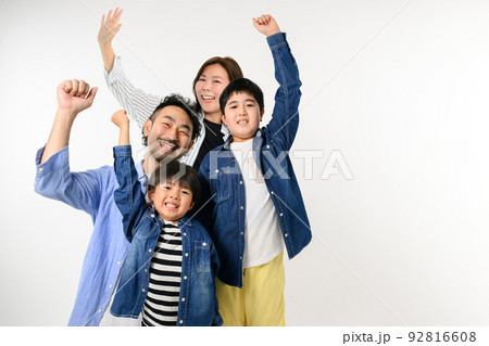 家族のポートレート 4人 家族のポートレート 4人 92816608