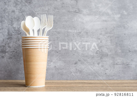 Eco friendly food packaging on table background. natural container Eco friendly food packaging on table background. natural container 92816811
