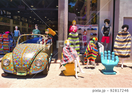 オールドハバナのカラフルな民芸品 オールドハバナのカラフルな民芸品 92817246