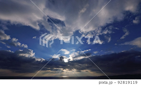 青空と迫力のある雲が広がった午後の空・夏・超広角・空主体・220722pm 青空と迫力のある雲が広がった午後の空・夏・超広角・空主体・220722pm 92819119