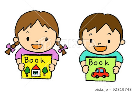 絵本を手に持つ男の子と女の子 おすすめの絵本 絵本を手に持つ男の子と女の子 おすすめの絵本 92819748