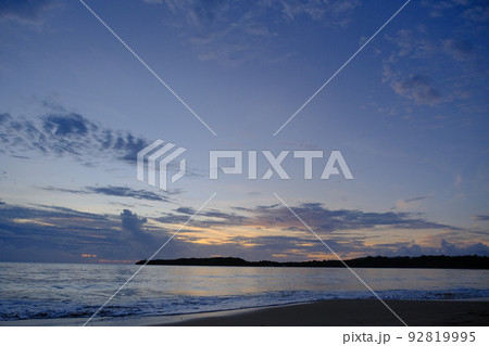 西表島　月ヶ浜の夕景 92819995