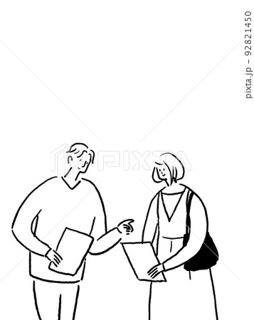 タブレット、メニューを見る若いカップル、縦、線画 92821450