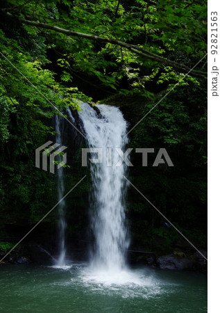 大分県玖珠町の観光名所、慈恩の滝 92821563