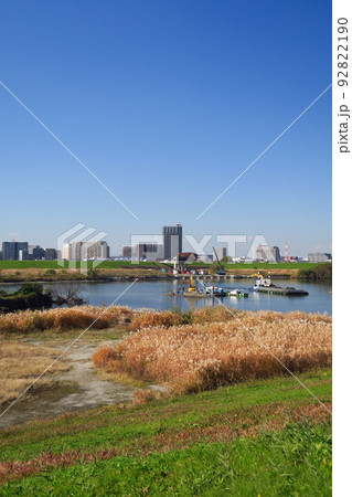 冬の江戸川浚渫工事風景 冬の江戸川浚渫工事風景 92822190