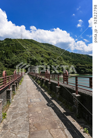 河内貯水池と堰堤の風景　北九州市八幡東区 92822798