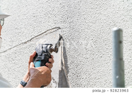 建設現場 外壁補修工事 マルチツール 建設現場 外壁補修工事 マルチツール 92823963