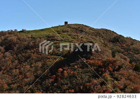 氷ノ山こしき岩の紅葉 92824633