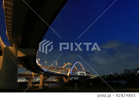 足立区の五色大橋の夜景 足立区の五色大橋の夜景 92824803