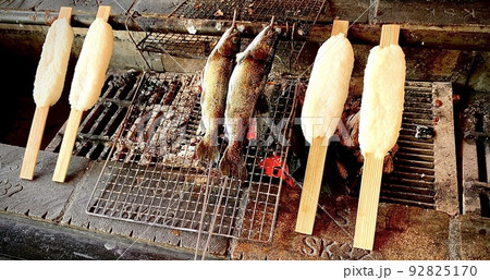 五平餅とヤマメの囲炉裏焼き 92825170