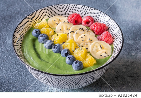 Bowl of avocado spinach smoothie Bowl of avocado spinach smoothie 92825424