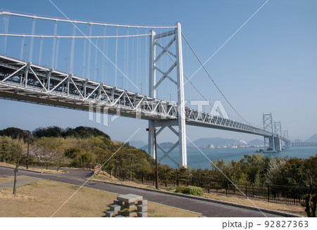 与島パーキングエリアから見る瀬戸大橋 92827363