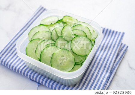 スライスした胡瓜 スライスした胡瓜 92828936