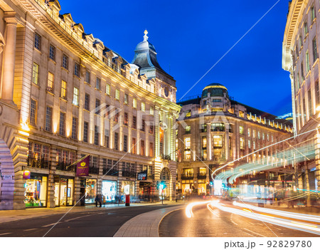 ロンドン　リージェント・ストリート　夜景 92829780