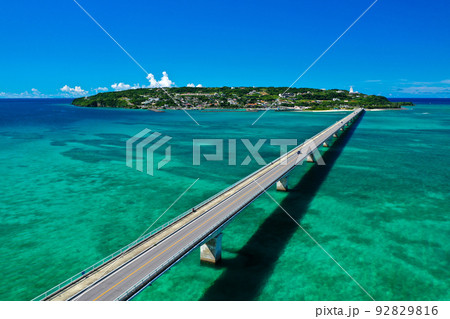 青い海に架かる橋 青い海に架かる橋 92829816