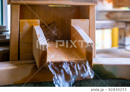 温泉の湯口 92830255