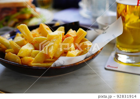 ベルギーの国民食　フレンチフライ 92831914