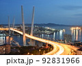 ウラジオストク市内とチュルキン半島を結ぶ黄金橋 92831966