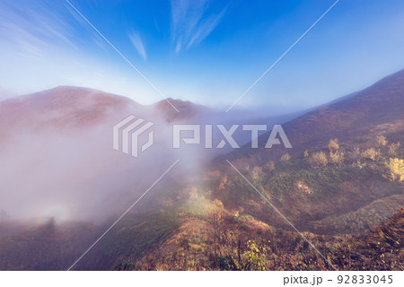 Morning fog above the mountains. 92833045