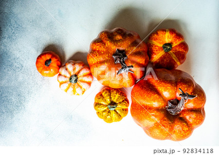 Autumnal frame concept with pumpkins Autumnal frame concept with pumpkins 92834118