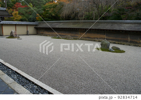 世界遺産 龍安寺の風景 世界遺産 龍安寺の風景 92834714