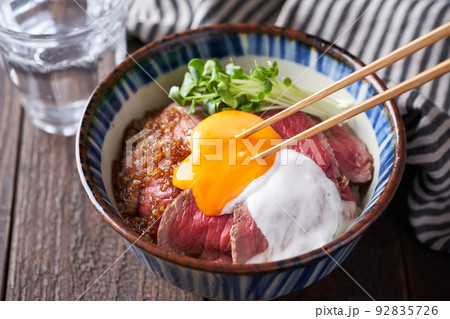 ローストビーフ丼 92835726