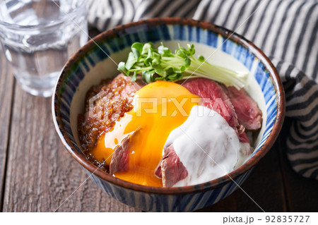 ローストビーフ丼 92835727