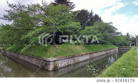 続日本100名城　龍岡城　大手門と東門の稜堡 92838179