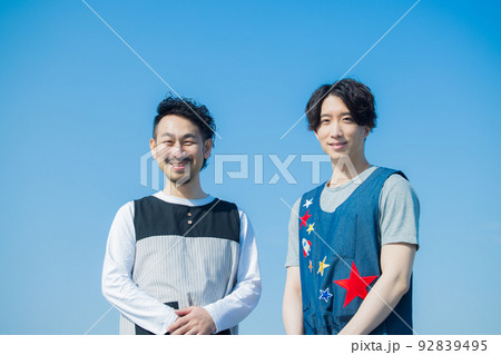 保育士　男女　青空 92839495